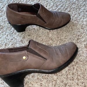 women's Easy Street brown and black heeled shoes / boots / booties